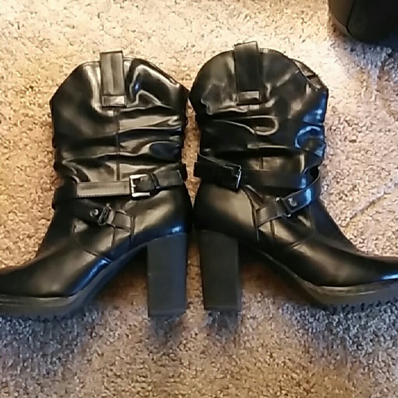Boots - Picture 3 of 4